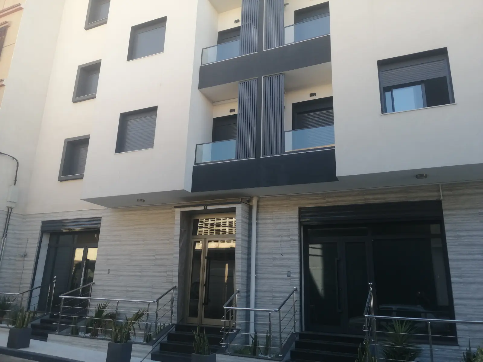 Photos de Menuiserie aluminium mur rideau alucobond